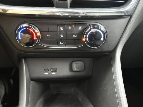 Used 2025 Buick Encore GX Preferred image 13