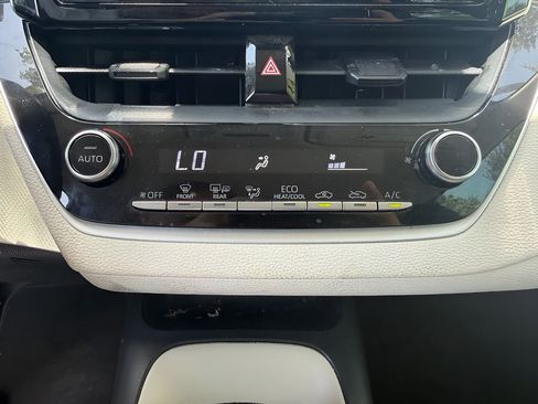 Used 2021 Toyota Corolla LE FWD image 27