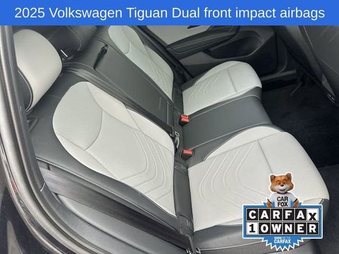 Used 2025 Volkswagen Tiguan SE R-Line image 21