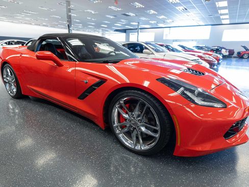 Used 2014 Chevrolet Corvette Stingray Convertible w/ 2LT Preferred Equipment Group RWD image 4