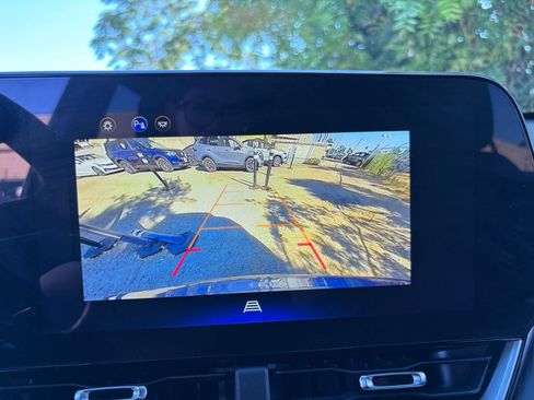 Used 2025 Chevrolet Equinox LT FWD image 23