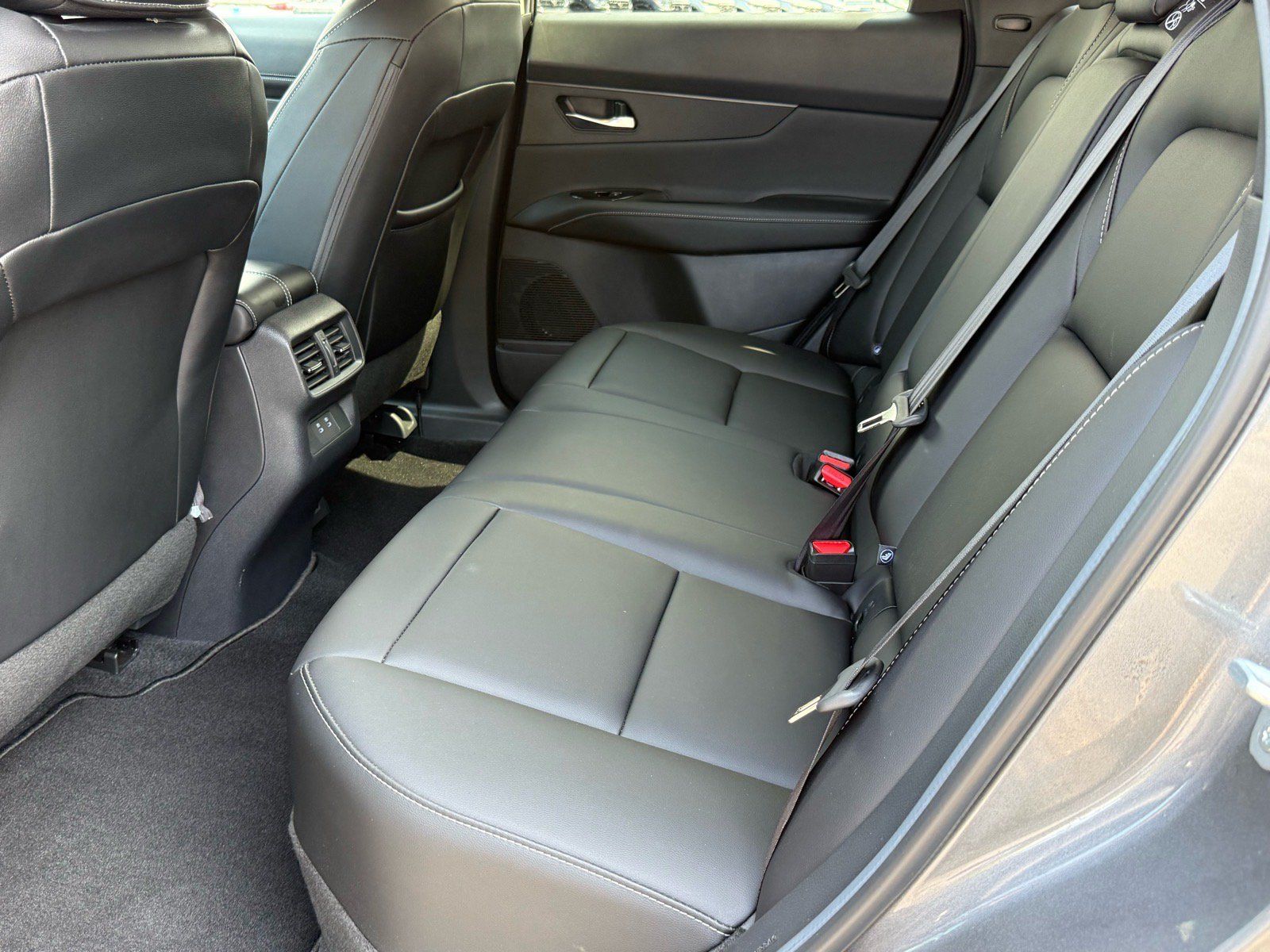 Used 2025 Nissan Murano SV AWD/4WD image 13