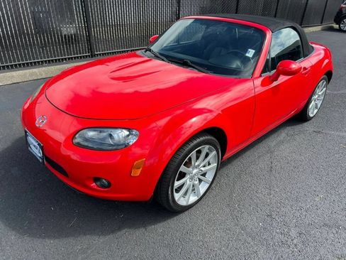 Used 2006 MAZDA MX-5 Miata Grand Touring RWD image 2
