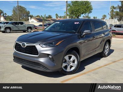 Used 2023 Toyota Highlander LE