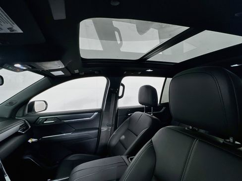 Used 2024 GMC Acadia Elevation w/ Black Edition image 22