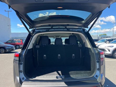Used 2025 Nissan Pathfinder SV FWD image 34