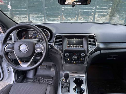 Used 2020 Jeep Grand Cherokee Laredo image 19