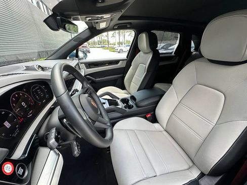 Certified 2026 Porsche Cayenne S AWD/4WD image 5