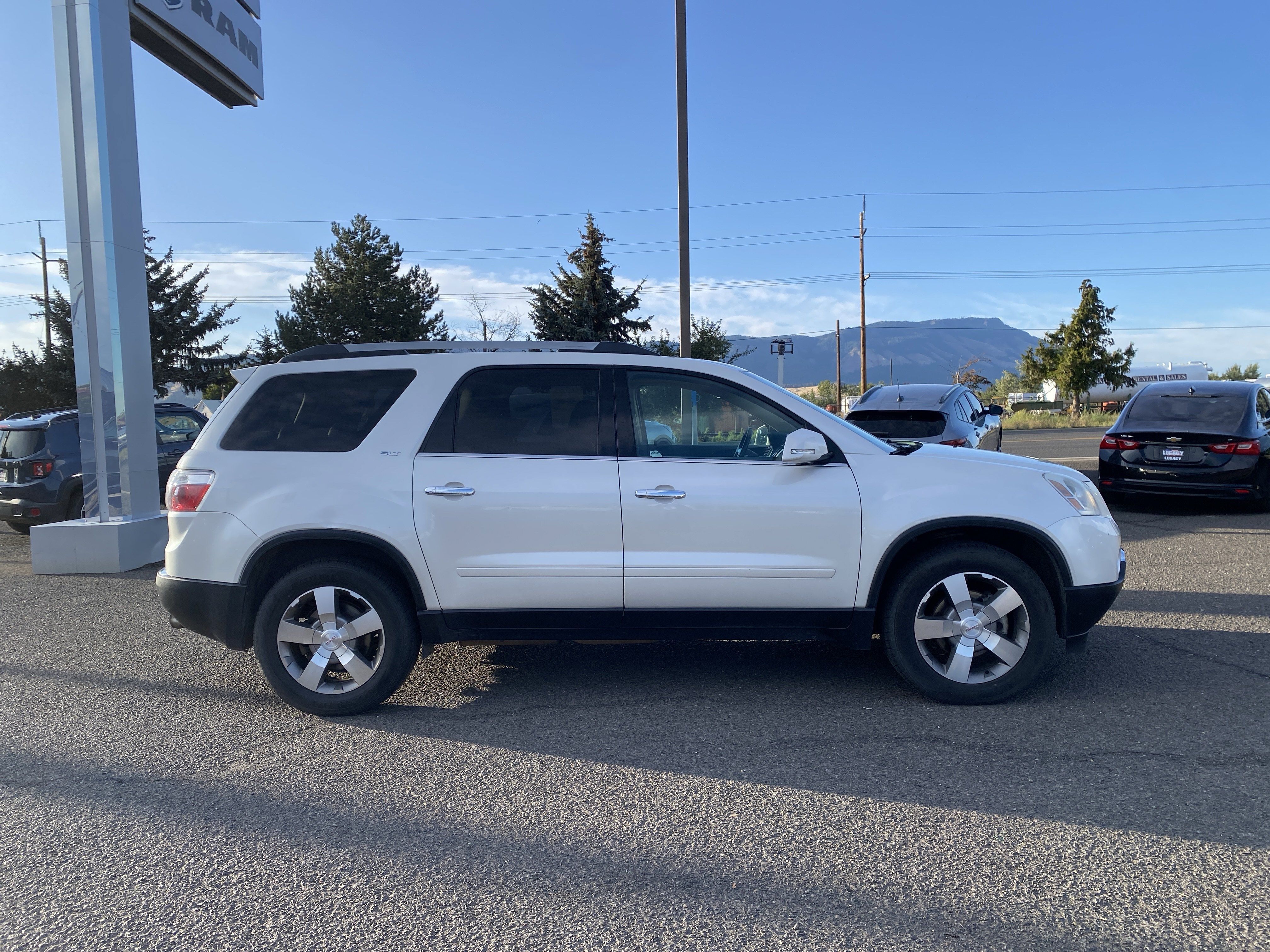 Used 2012 GMC Acadia SLT AWD/4WD image 2