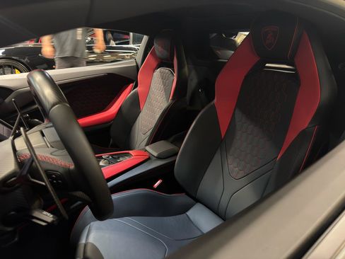 Used 2024 Lamborghini Revuelto AWD/4WD image 27