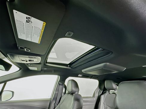 Used 2025 Toyota Sienna Limited image 23