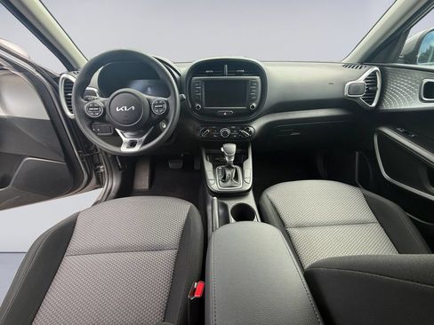 Used 2025 Kia Soul LX w/ LX Technology Package FWD image 13