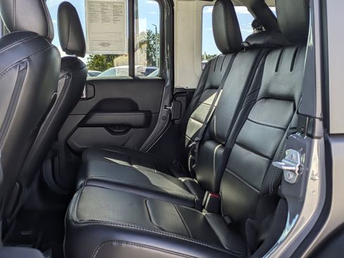 Used 2021 Jeep Wrangler Unlimited Sahara image 14