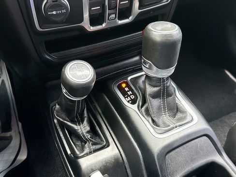 Used 2023 Jeep Wrangler Unlimited Sahara w/ Cold Weather Group AWD/4WD image 18