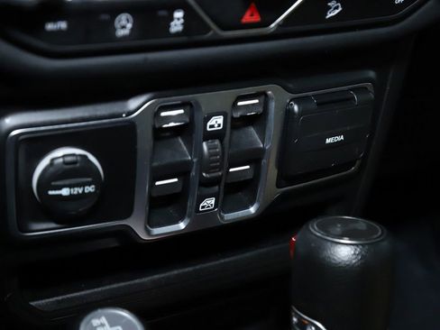 Used 2021 Jeep Wrangler Unlimited Sahara image 30