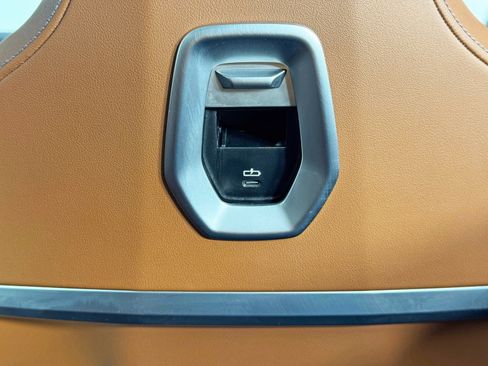 Used 2023 BMW i7 xDrive60 image 44