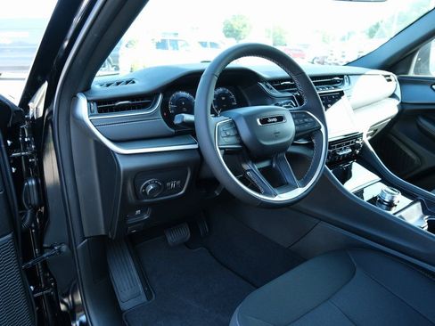 New 2025 Jeep Grand Cherokee Laredo w/ Luxury Tech Group I AWD/4WD image 4