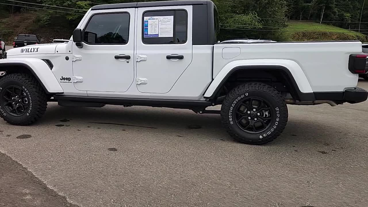 Used 2026 Jeep Gladiator Sport AWD/4WD image 2