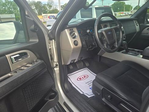 Used 2017 Ford Expedition XLT RWD image 4