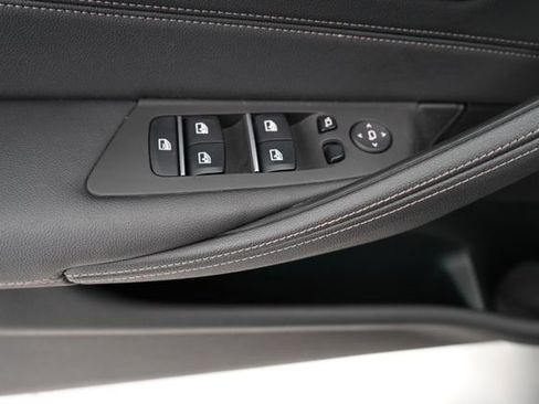 Used 2023 BMW 530e xDrive w/ Convenience Package image 28