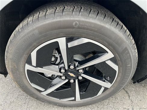 Used 2025 Chevrolet Equinox EV LT w/ Convenience Package image 17