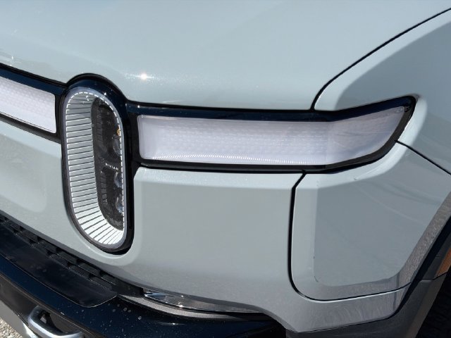 Used 2024 Rivian R1S Adventure Dual AWD/4WD image 9