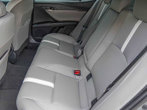 Used 2025 Toyota Camry SE image 29