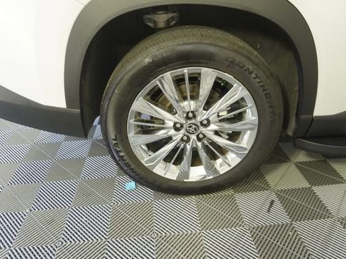 Used 2025 Toyota Grand Highlander AWD image 14