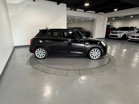 Used 2018 MINI Cooper S FWD image 8