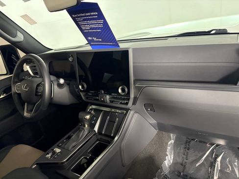 Used 2025 Lexus GX 550 w/ Accessory Package (CT) AWD/4WD image 39