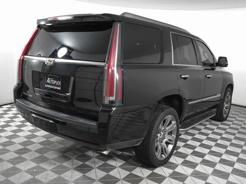 Used 2015 Cadillac Escalade Luxury image 5