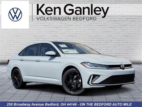 New 2025 Volkswagen Jetta SE image 1