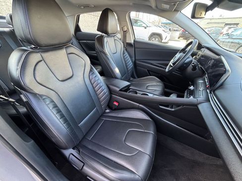 Used 2025 Hyundai Elantra Limited image 37