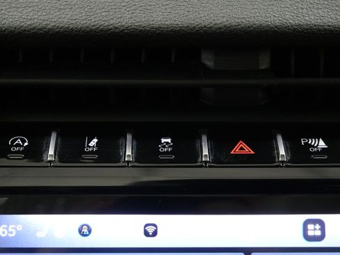 Used 2023 Jeep Grand Cherokee Limited image 18