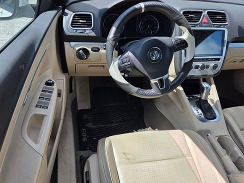 Used 2013 Volkswagen Eos Komfort FWD image 5