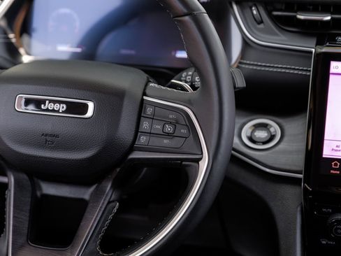 Used 2022 Jeep Grand Cherokee Limited image 27