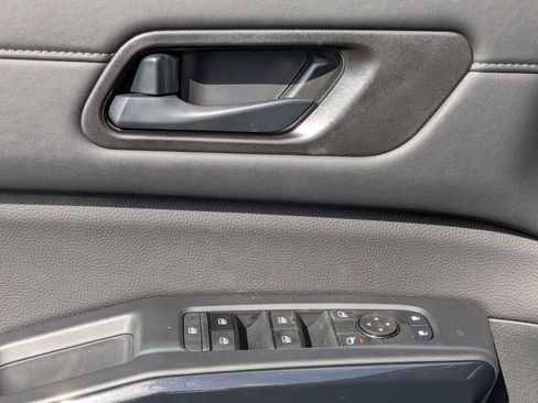 New 2025 Nissan Pathfinder SV image 12