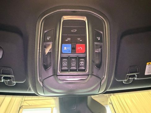 Used 2025 Jeep Grand Cherokee L Limited AWD/4WD image 36