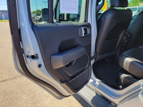 Used 2023 Jeep Wrangler Unlimited Sahara w/ Cold Weather Group AWD/4WD image 15