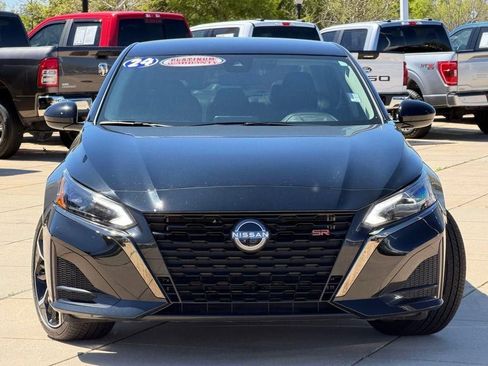 Used 2024 Nissan Altima 2.5 SR image 2