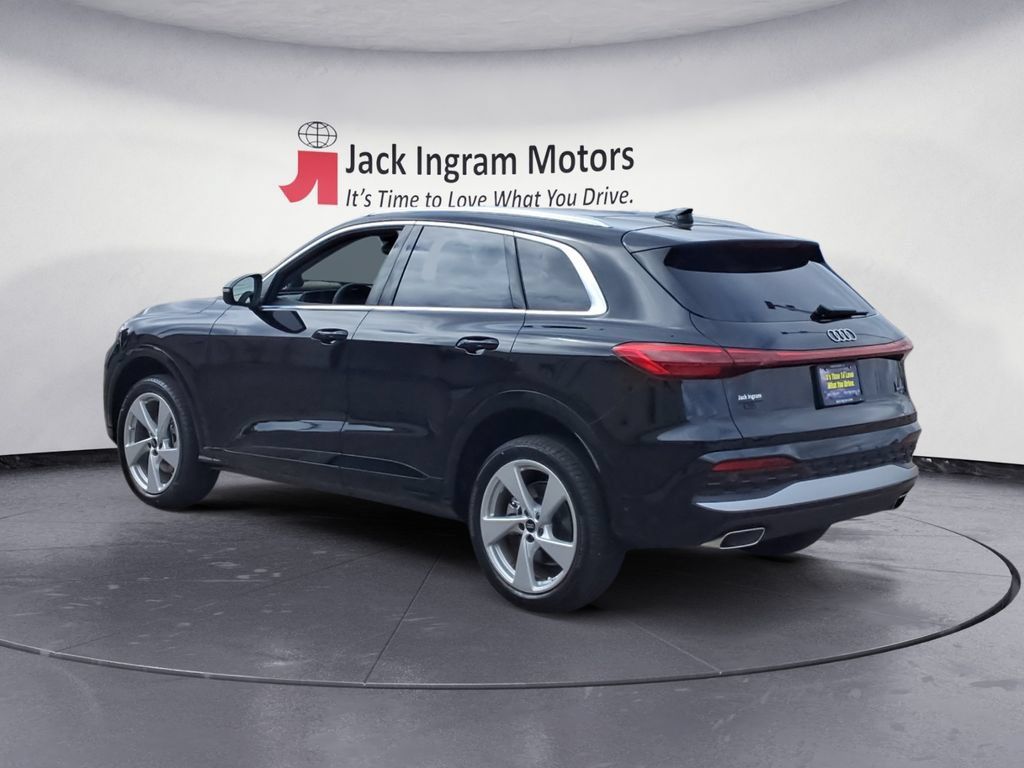 Used 2025 Audi Q5 Premium Plus w/ Premium Plus AWD/4WD image 3