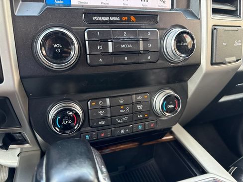 Used 2019 Ford F150 Lariat w/ Equipment Group 502A Luxury AWD/4WD image 17