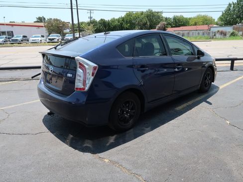 Used 2015 Toyota Prius Four w/ Deluxe Solar Roof Package FWD image 3