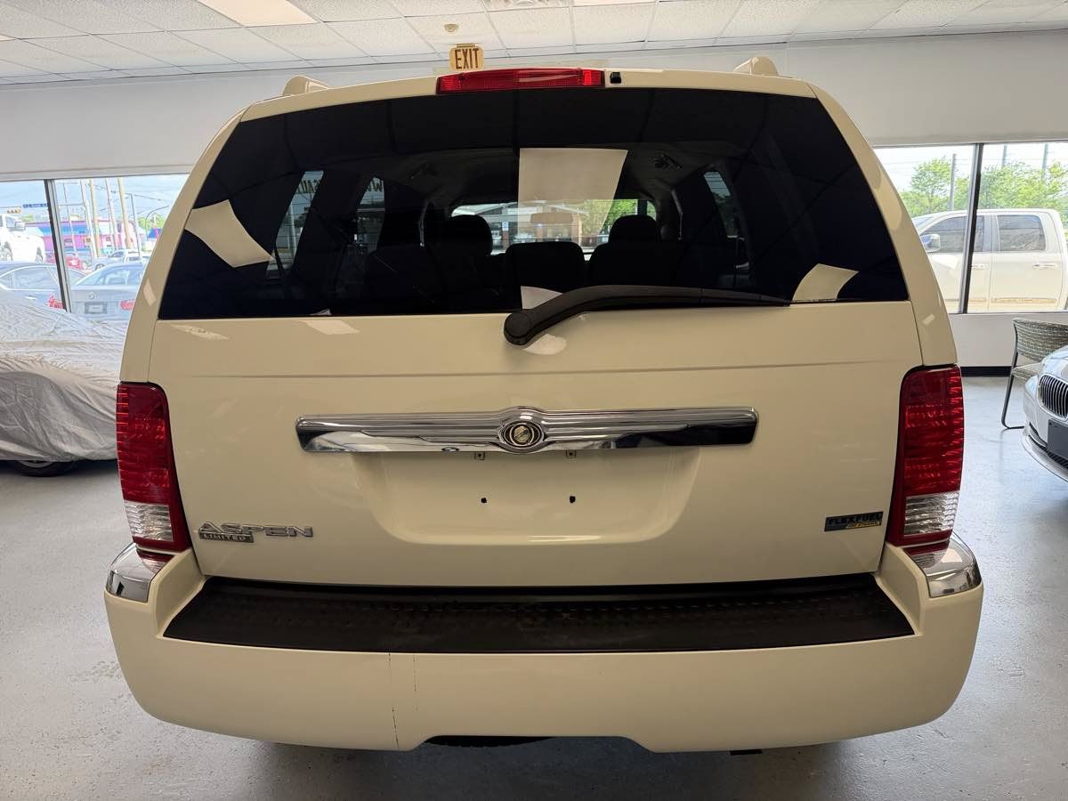 Used 2007 Chrysler Aspen Limited RWD image 12