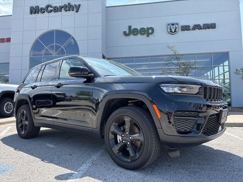 New 2025 Jeep Grand Cherokee Altitude AWD/4WD image 1