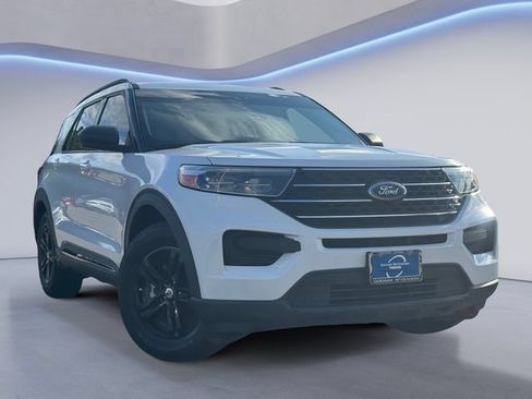 Used 2021 Ford Explorer XLT RWD image 1
