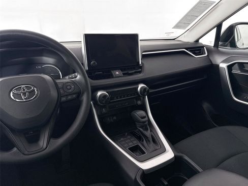 Certified 2025 Toyota RAV4 LE image 28