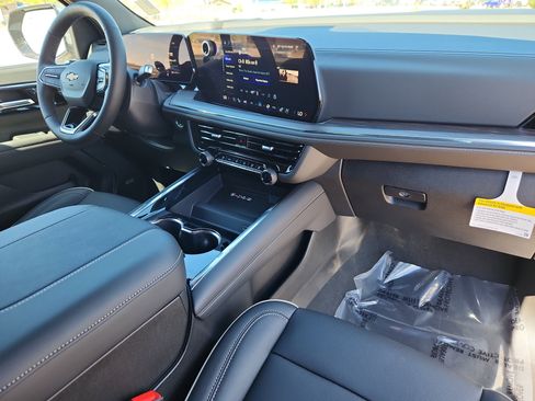 New 2026 Chevrolet Suburban Premier w/ Sun And Tow Package AWD/4WD image 13