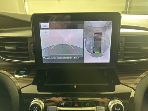 Used 2023 Ford Explorer Limited image 33