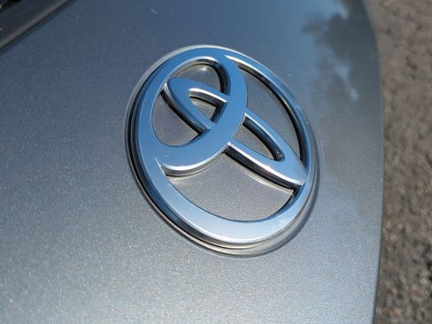 Used 2025 Toyota Camry SE image 32